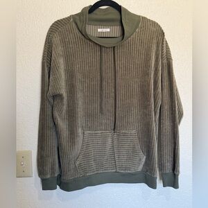 Maurice’s olive green women’s size L sweatshirt